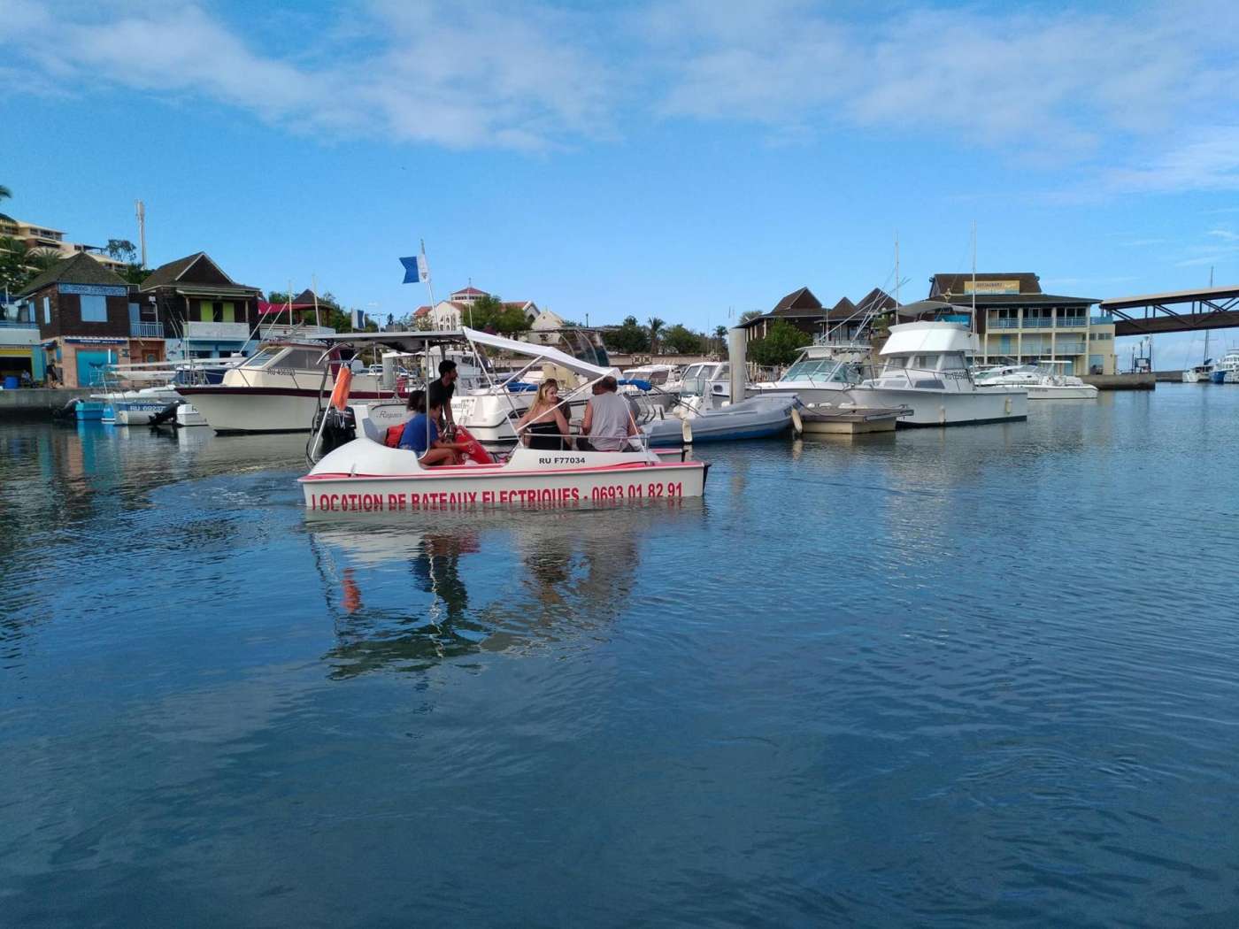 ECOLOC PEI BATEAU Station balnéaire Saint-Gilles 974