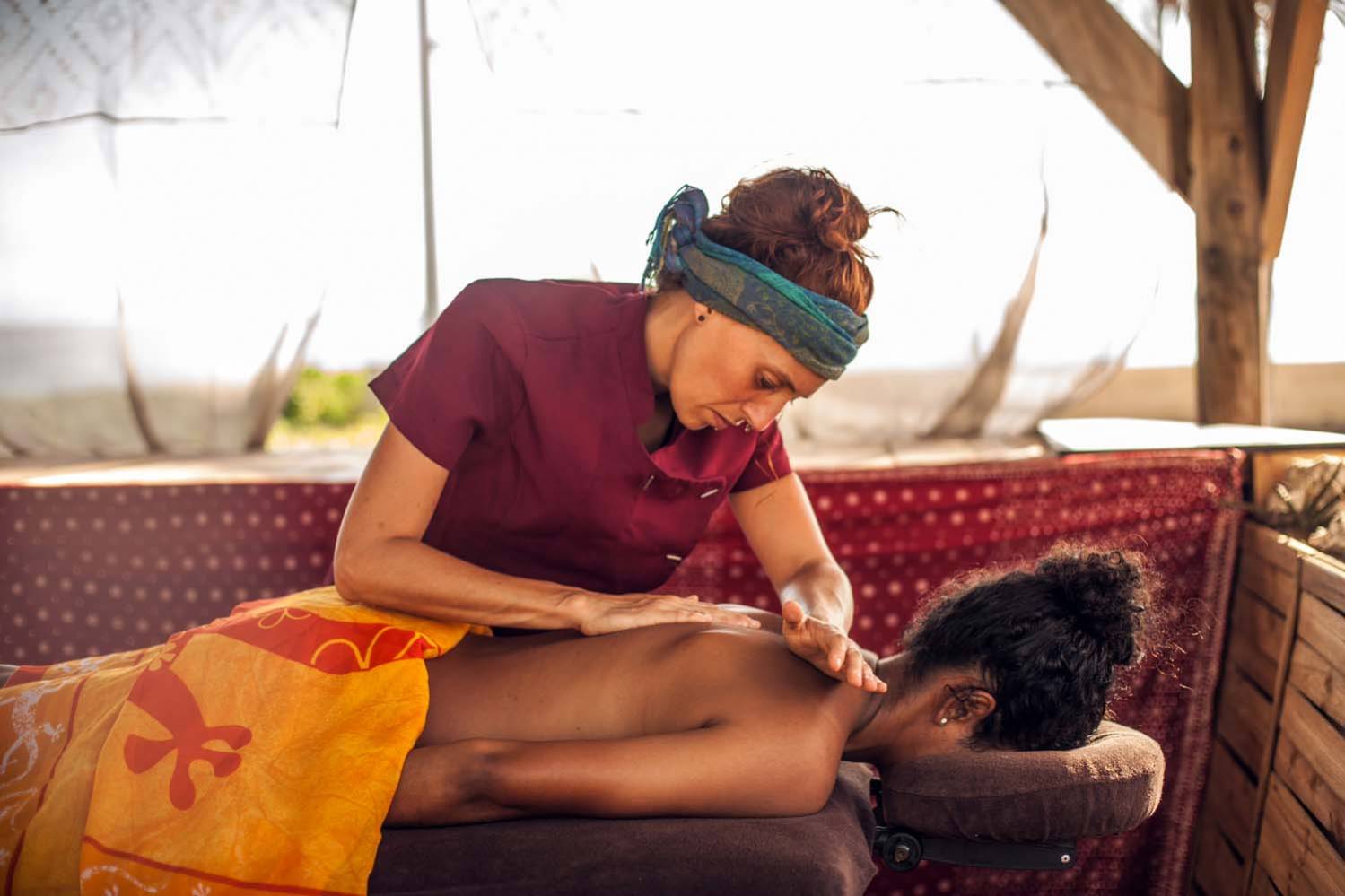 REYONÉ MASSAGE SAINT-LEU REUNION 974