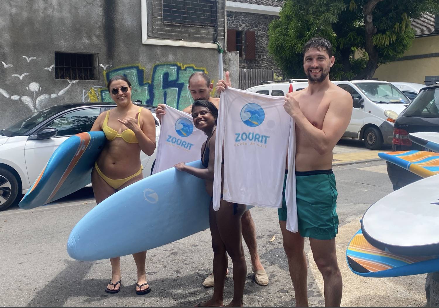 ZOURIT ÉCOLE DE SURF Saint-Leu 974