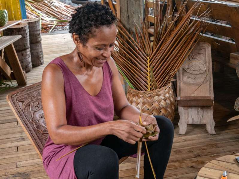 tressage, cuisine, cosmétique ... tout est bon dans le coco, le symbole de l'ouest de la réunion. 974