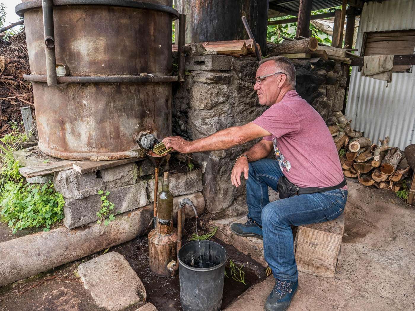 Jean-yves begues - portrait d'un distillateur historique de la route du maïdo 974