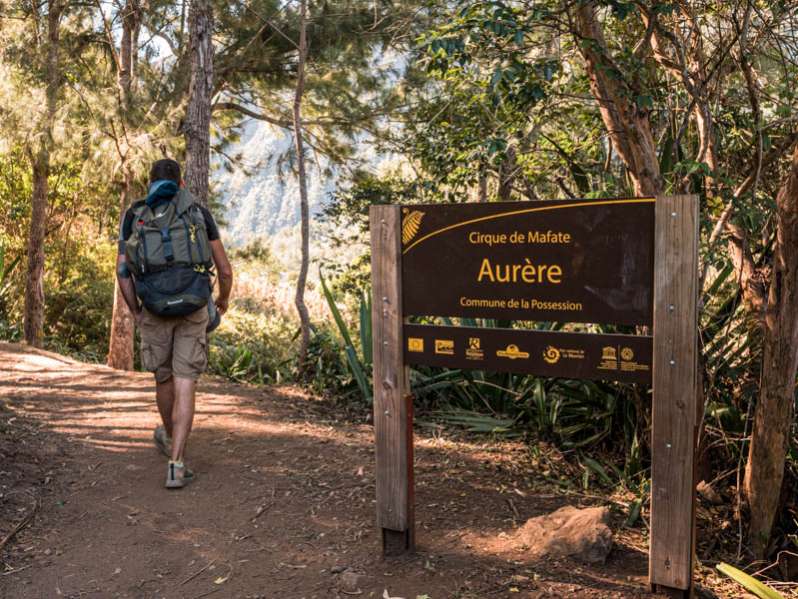 les agapanthes à aurère : le renouveau d'un gîte moderne et chaleureux du cirque de mafate 974