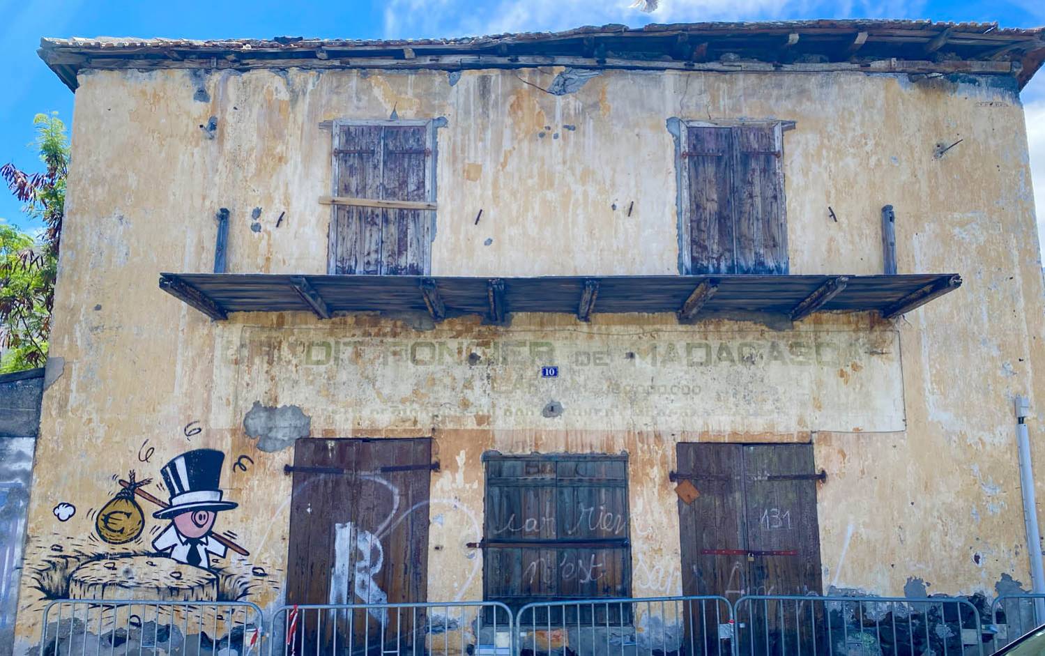 ANCIEN BATIMENT DU CREDIT FONCIER DE MADAGASCAR PORT REUNION 974