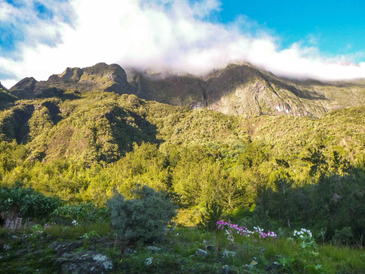 L'ILET CIMENDAL OU L'ILET CERNEAU DANS LE CIRQUE DE MAFATE DE LA RÉUNION 974