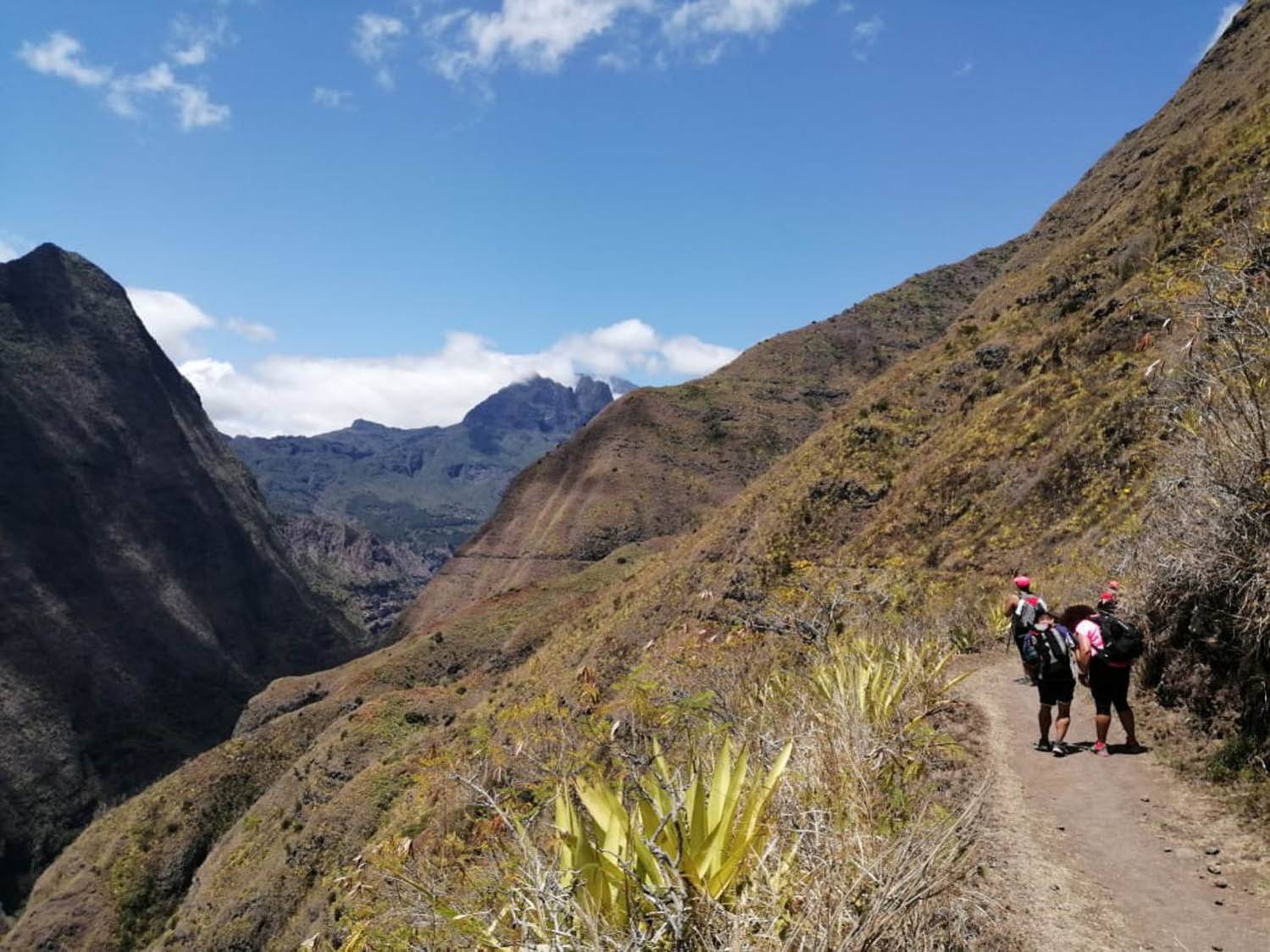 L'HISTOIRE DU SENTIER DE LA CANALISATION DES ORANGERS DE LA RÉUNION 974