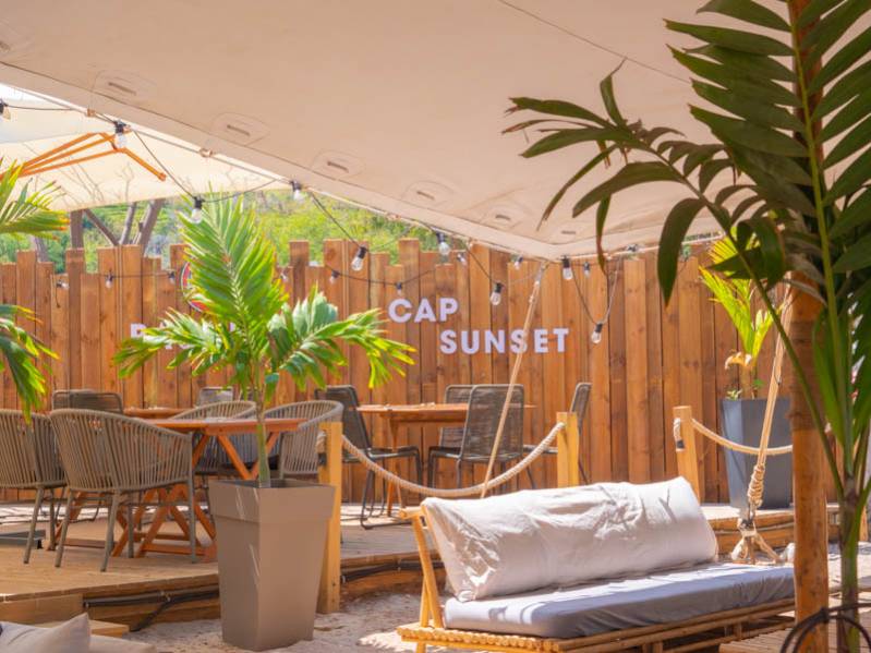 CAP SUNSET : le nouveau restaurant de plage de Boucan Canot 974