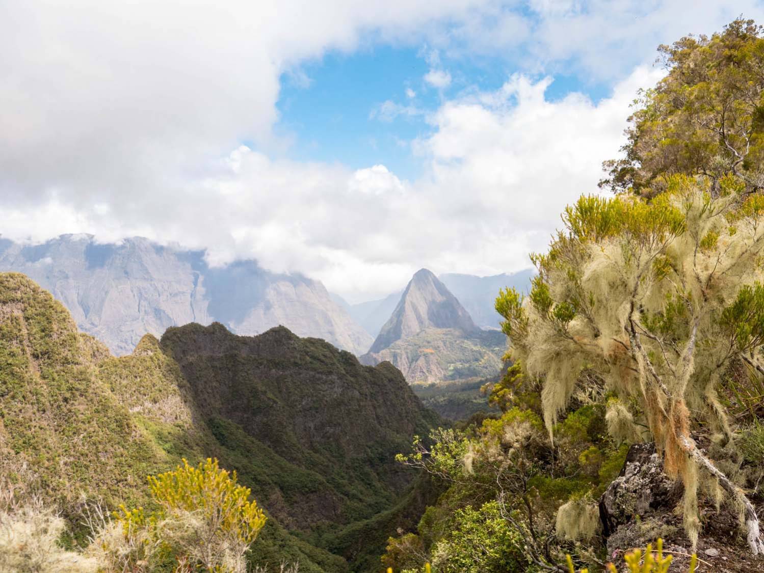 LES CIRQUES DE LA RÉUNION 974