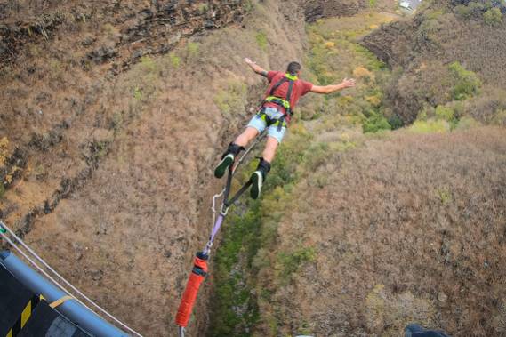 saut à l'élastique à l'ile de La Réunion à Saint-Leu