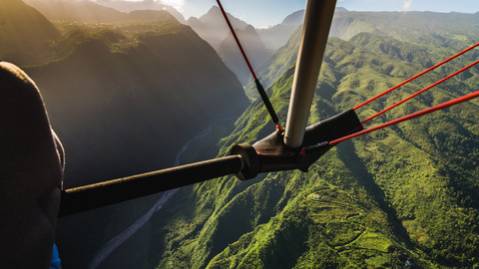 Décollez vers l'aventure : 5 Activités dans les Airs à tester dans l'Ouest de la Réunion ! 974