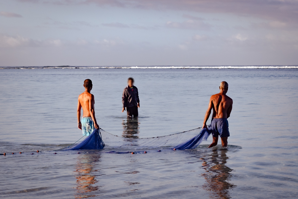 les pécheurs de capucins dans le lagon de l'ile de La Réunion