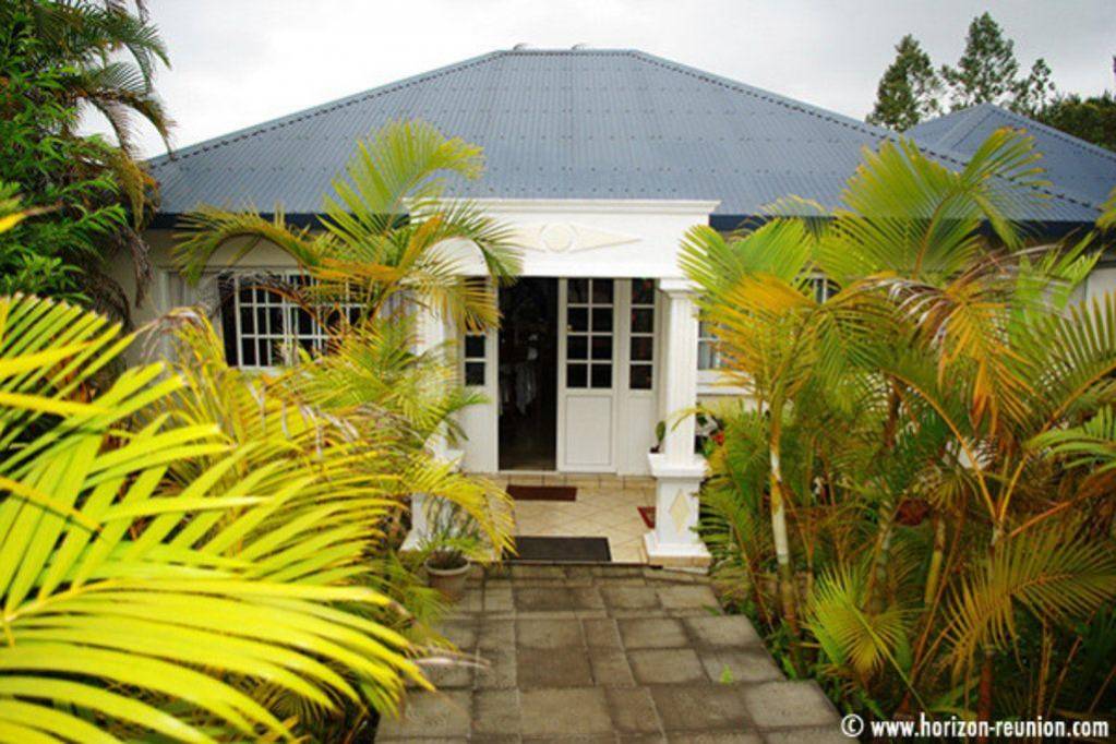 MAGDELEINE DOMINIQUE ET ROSE *** CHAMBRE D'HOTE REUNION 974