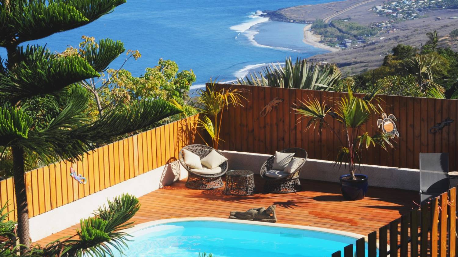 leu bleu austral - maison d'hôtes à la réunion - saint leu - vue panoramique sur l'océan indien décoration zen