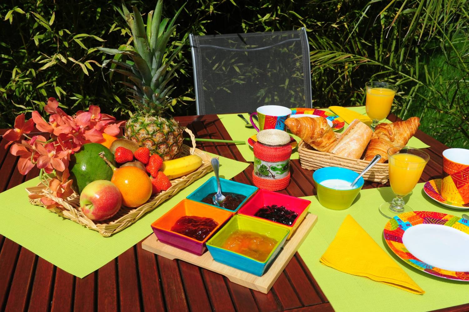 LEU BLEU AUSTRAL - Petits déjeuners avec confitures maison - Vue sur la baie de Saint Leu  - île de la Réunion