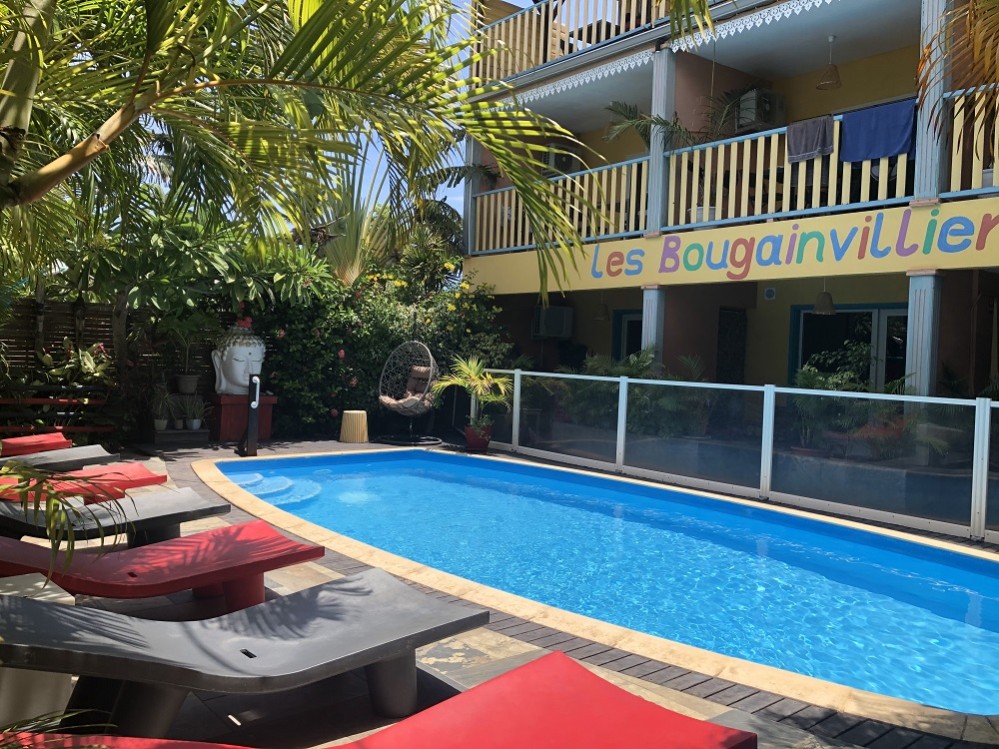 LES BOUGAINVILLIERS ** Station balnéaire L'Hermitage 974