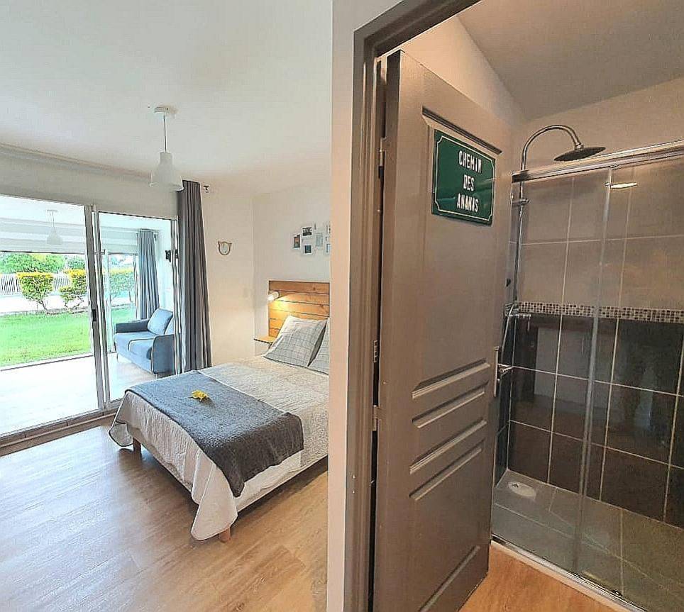 APPARTEMENT AU BORD DE L'EAU** ST GILLES REUNION 974