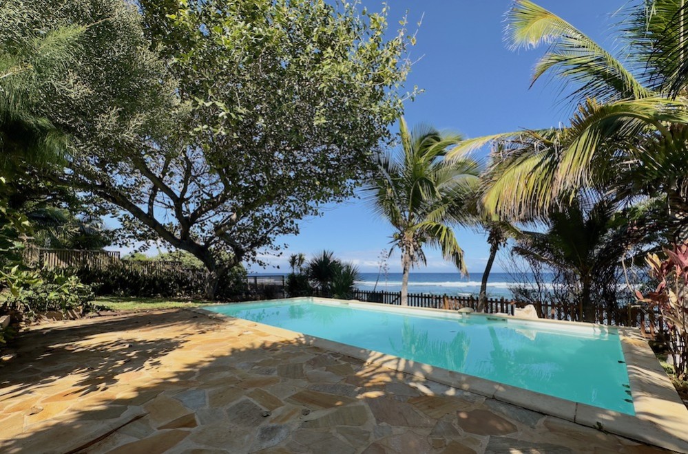 Villa Saint-Gilles les Bains vue sur mer avec piscine et un grand jardin 