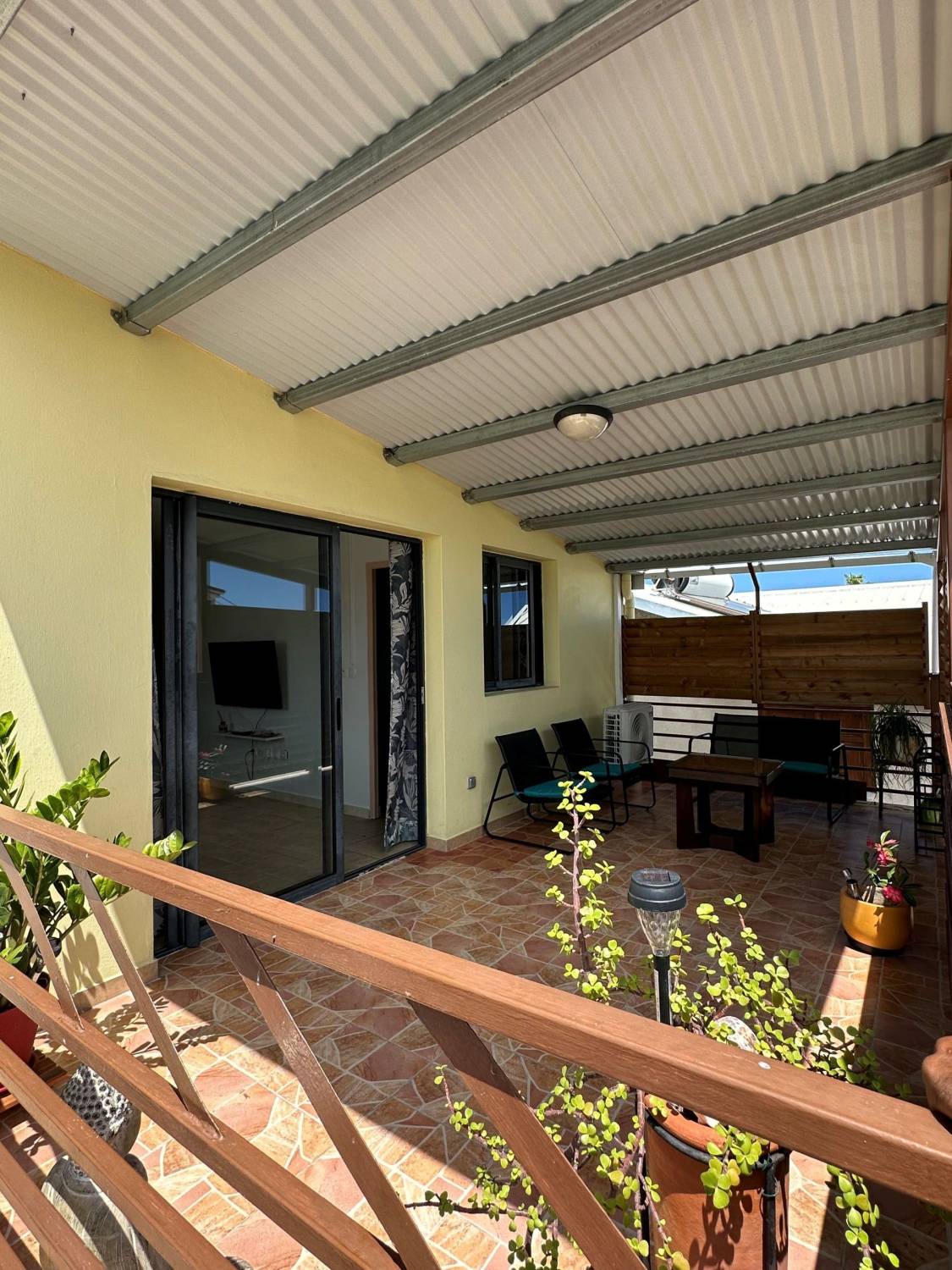 CHEZ KAVINA Le Port 974