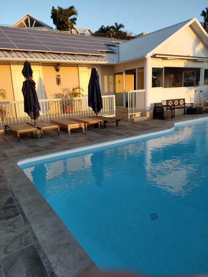 Villa avec piscine et vue mer à St-Gilles-les-Bains ? location saisonnière calme et bien située