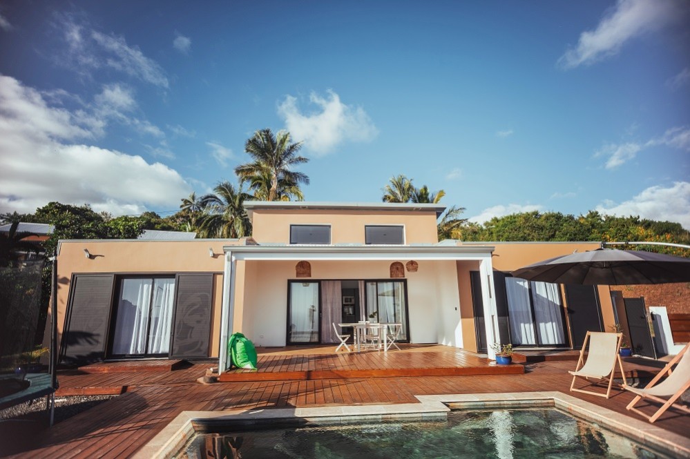 Villa Ô Ptit Bonheur à Trois-Bassins avec piscine et vue panoramique sur l?océan Indien, cadre tropical et terrasse en bois