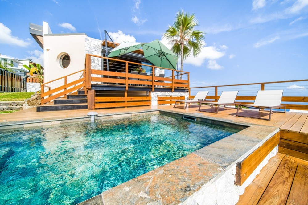 Villa d?Ambre à Saint-Paul avec piscine chauffée et vue panoramique sur l?océan, villa de standing 5 étoiles à La Réunion