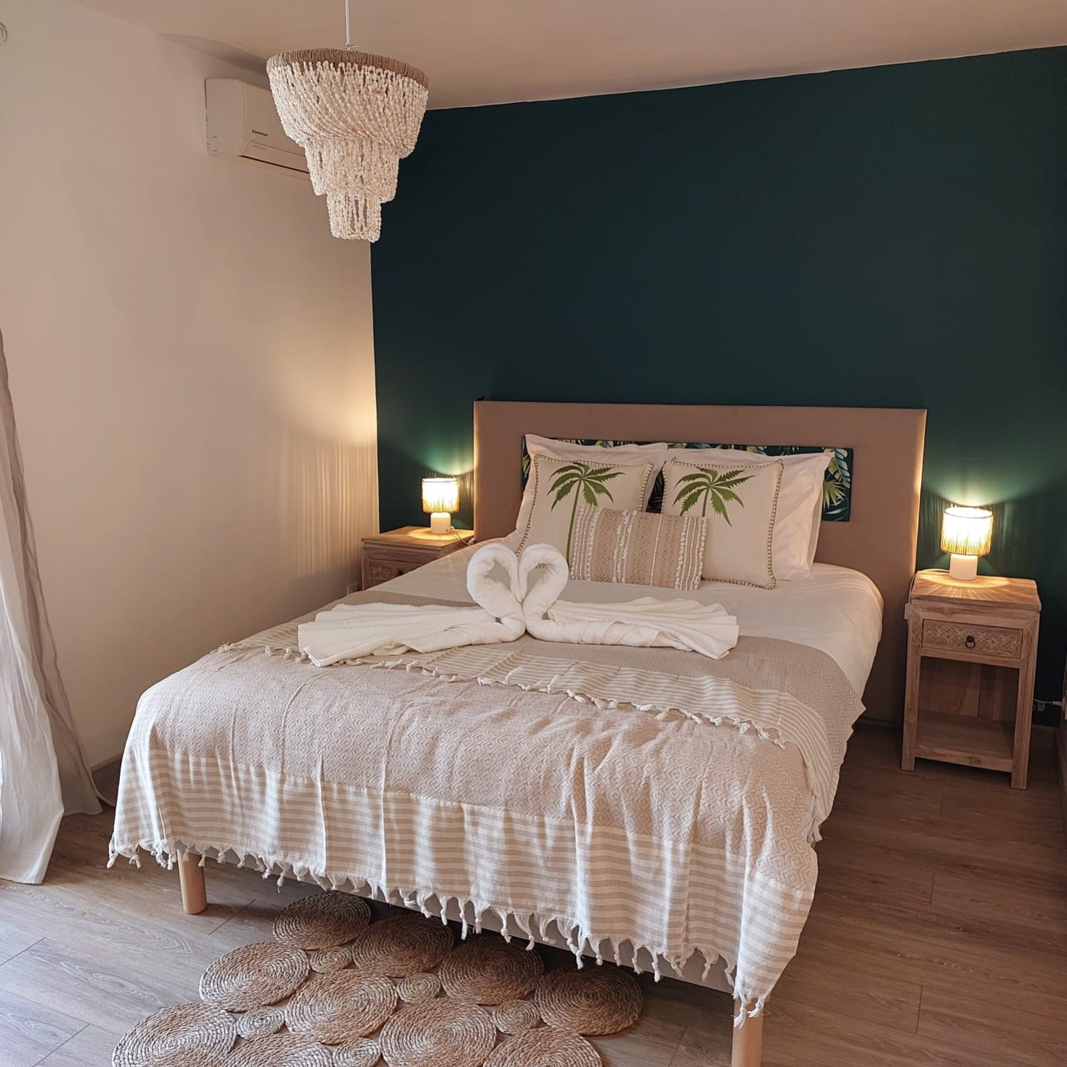Studio Le Kreolibali à Saint-Gilles-les-Bains avec terrasse et décoration créole balinaise.