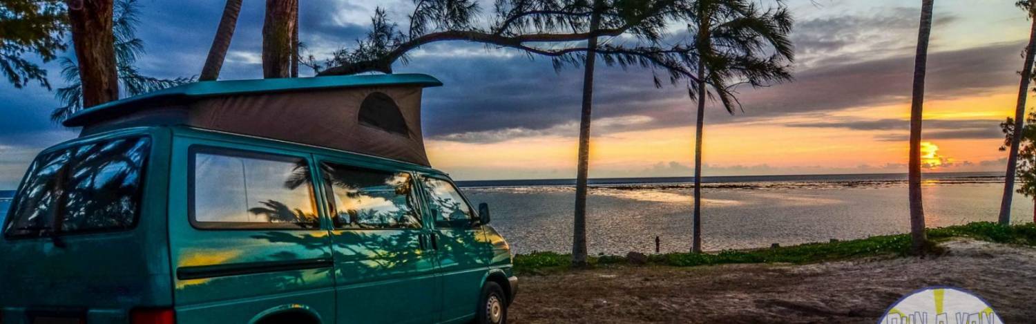 camping car van sur la plage de La Réunion