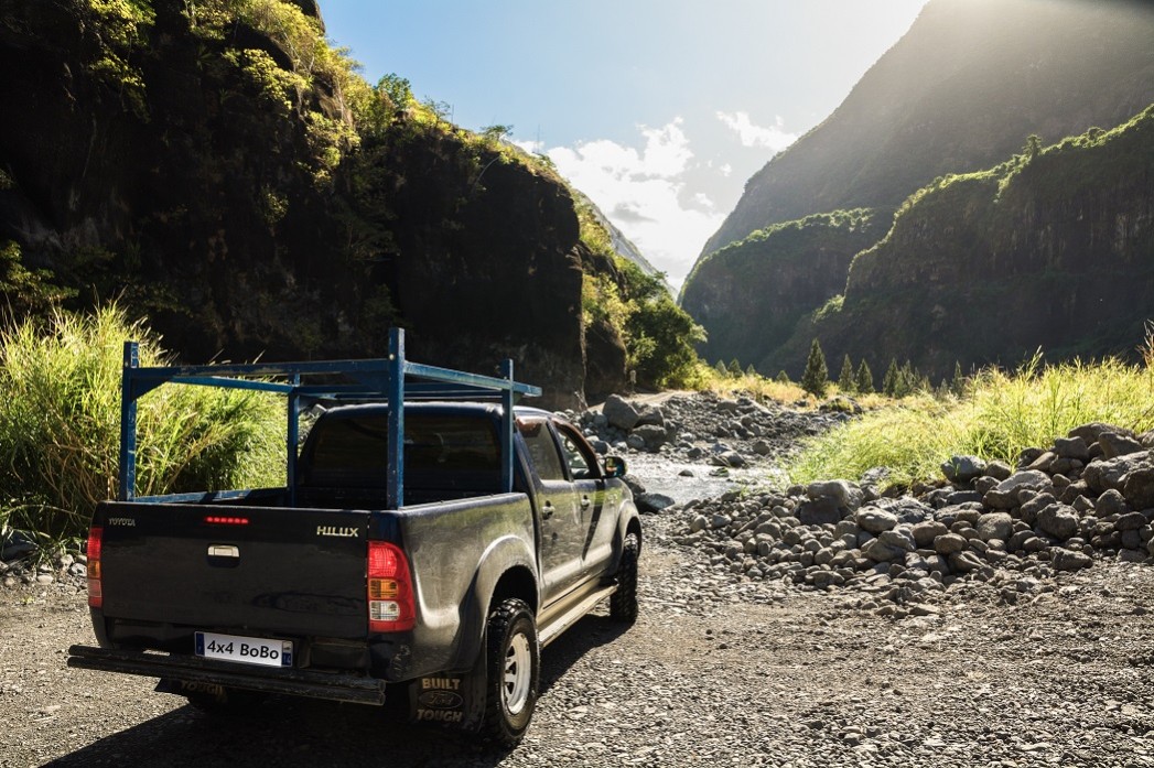 Les 4x4 pour entrer dans le cirque de Mafate par la rivière-des-galets