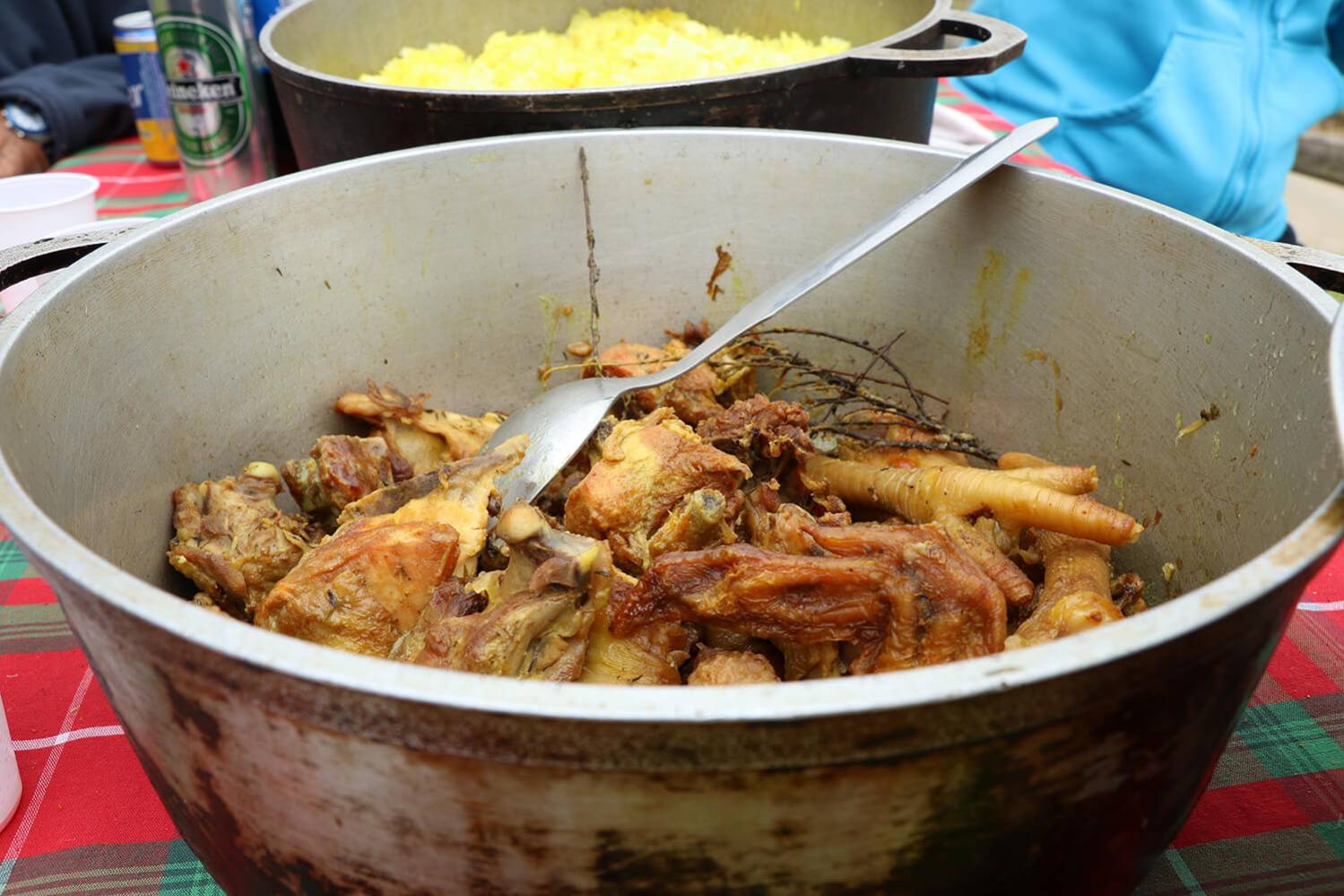 carri poulet cuit au feu de bois ile de La Réunion 974