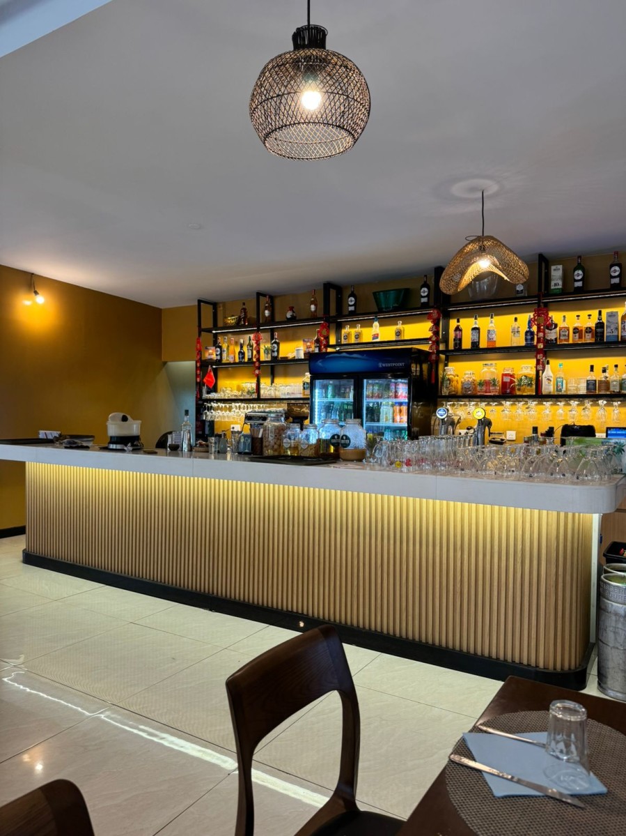 Buffet à volonté et cuisine créole au restaurant Les Délices du Moulin Joli à La Possession, ambiance conviviale et familiale