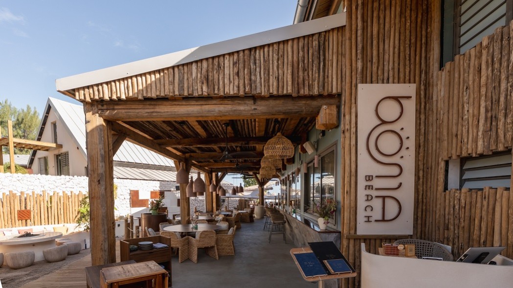 RESTAURANT BÖMA BEACH Boucan Canot 974