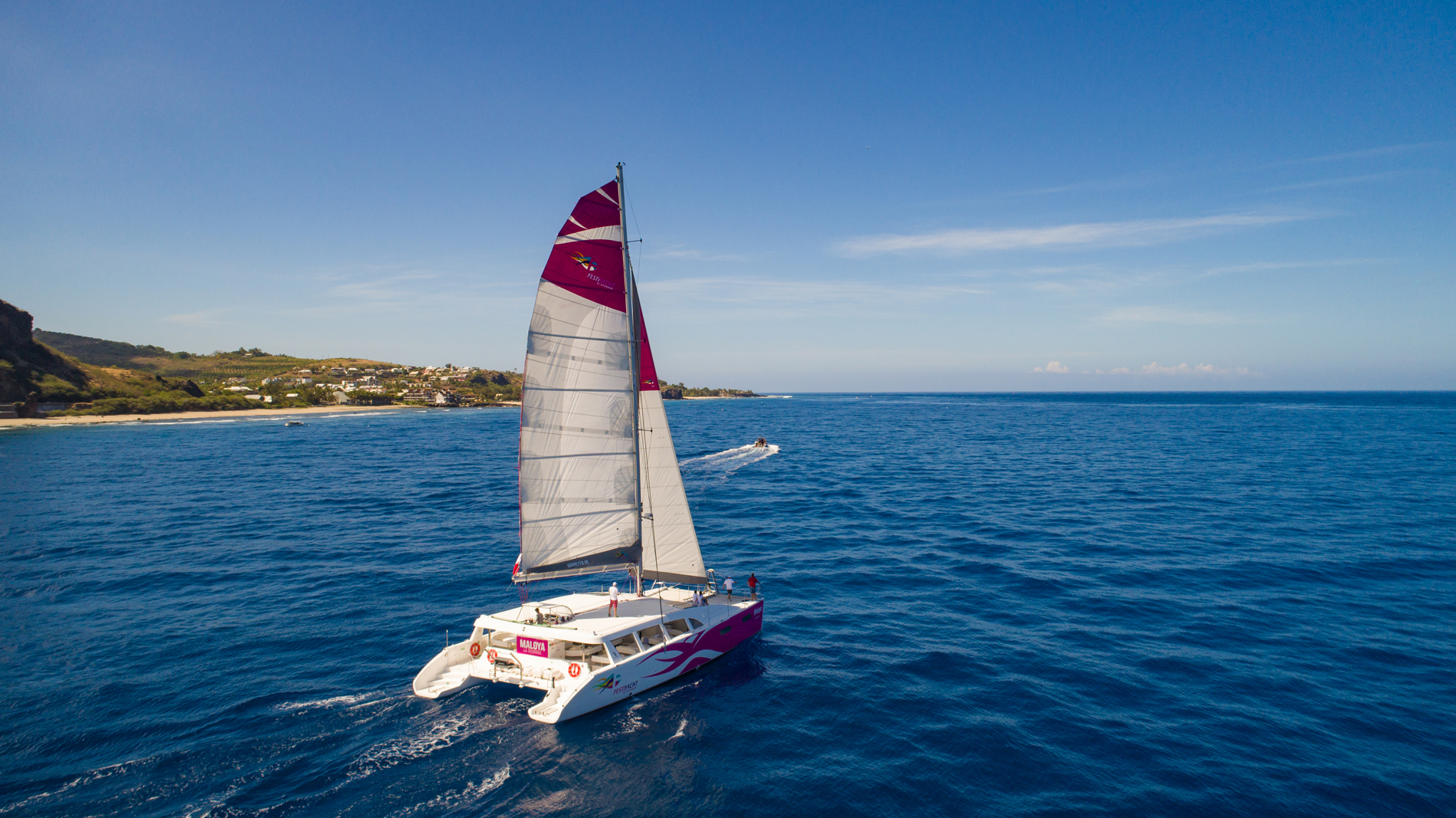 Catamaran Maloya Balade En Bateau Catamaran Le Port