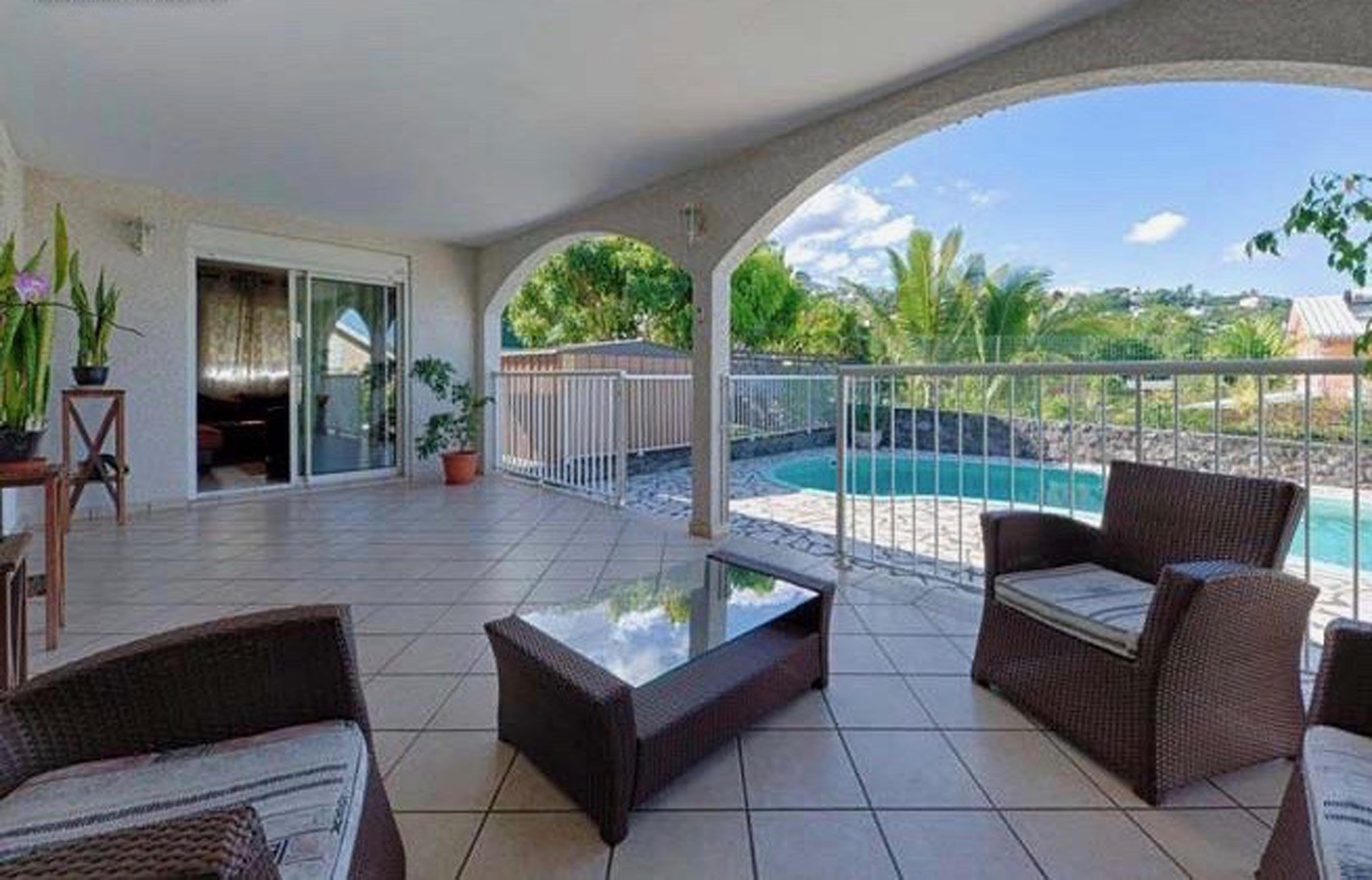 KAZ PAILLE EN QUEUE Location saisonnière BoisdeNèfles OUEST La