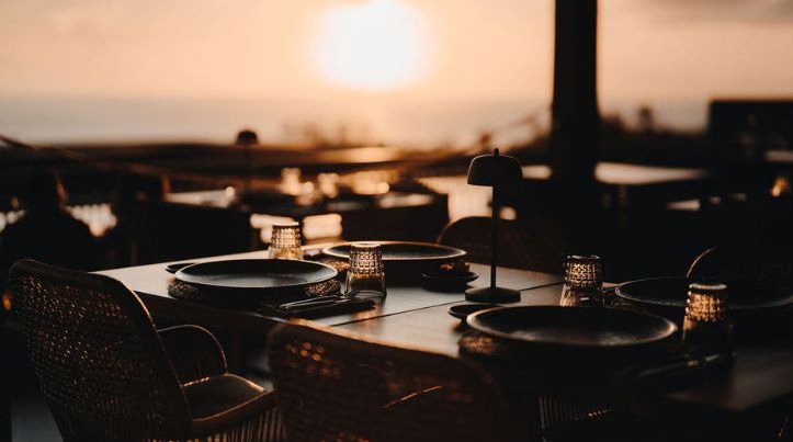 SUNSET LIVE AU WOOD HOTEL & SPA