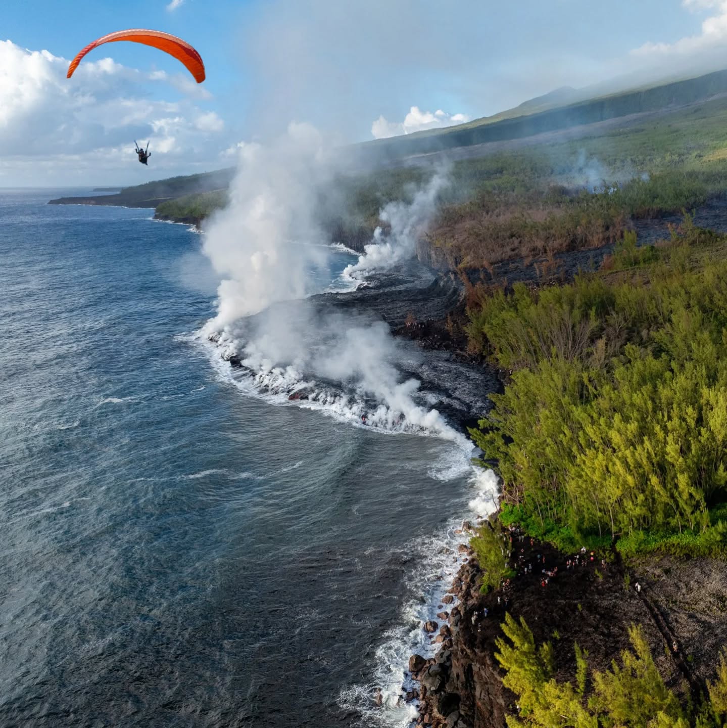 SURVOL DES COULEES DE LAVE AVEC SOLID'AIR PARAPENTE