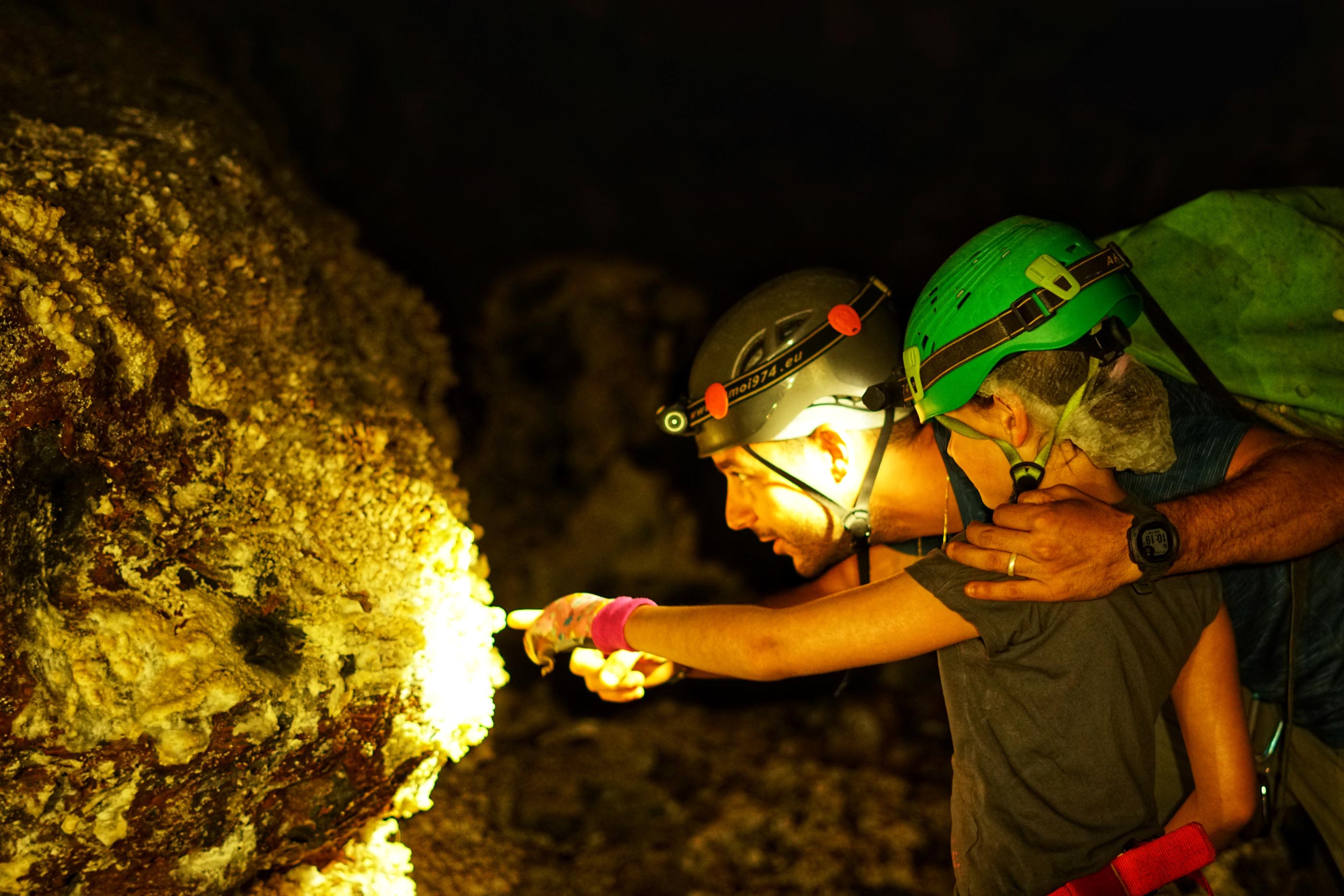 VISITE GUIDÉE DU TUNNEL DE LAVE DU BASSIN BLEU AVEC BAZALTIK REUNION