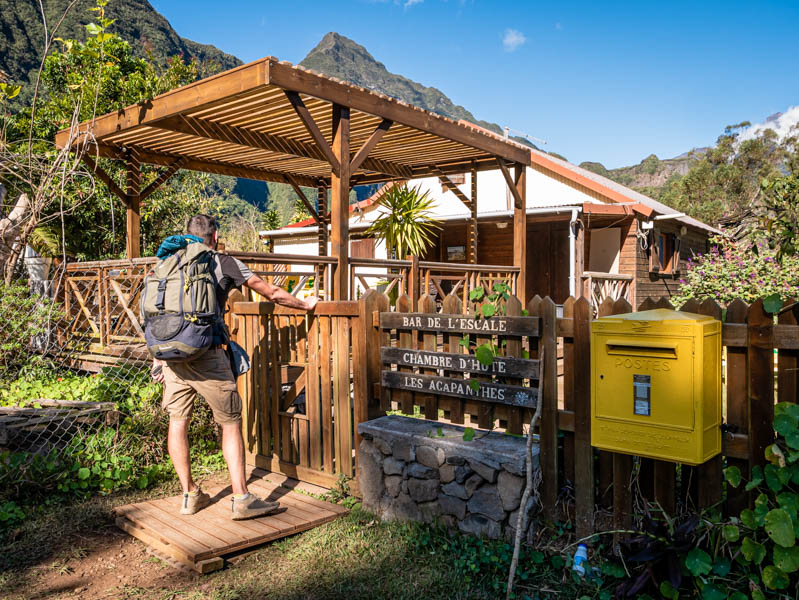 ENTRÉE DU GITE BAR LES AGAPANTHES À AURERE