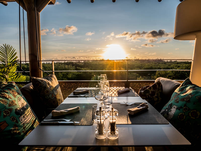 Coucher de soleil depuis le restaurant de l'htel le Dina Morgabine  La Runion